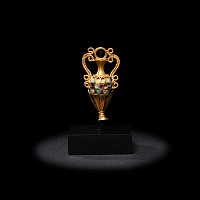 Hellenistic Gold Amphora Pendant Inlaid with Gemstones