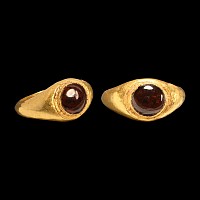 Roman Gold Ring with Garnet Cabochon