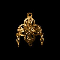 Elizabethan Gold Cross Pendant