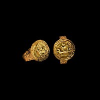 Germanic Gold Signet Ring with Engraved Chariot