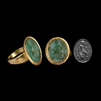 Venus with Victory Gemstone in Gold Ring