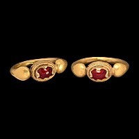 South East Asian Javanese Gold Ring with Glass Gemstone
