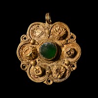Large Roman Gold Pendant with Cabochon