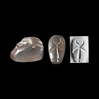 Neo-Babylonian Chalcedony Duck Weight with Engraved Figure