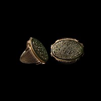 Large Calligraphic Gem in Silver Coloured Ring