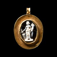 Roman Gold Pendant with Fortuna Cameo