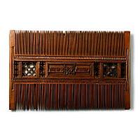 Medieval Decorated 'He who loves from the heart, gives with a good heart' Posy Boxwood Comb