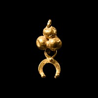 Roman Gold Pendant with Crescent Moon
