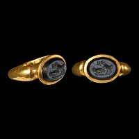 Roman Gold Ring with Pair of Birds on Nicolo Gemstone