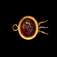 Roman Gold Pendant with Garnet Gemstone Depicting Victory