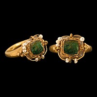 Byzantine or Merovingian Gold Ring with Emerald and Pearls