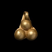 Roman Gold Trefoil Pendant