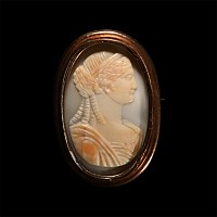 Neoclassical Shell Cameo of a Noble Lady in Gilt Brooch