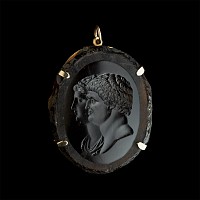 Neoclassical Glass Oval with Jugate Busts in Gold Pendant