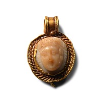 Roman Gold Pendant with Medusa Cameo