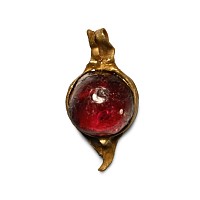 Roman Gold and Garnet Pendant