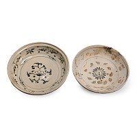Large Hoi An Cargo Shipwreck Glazed Plate Pair
