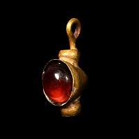 Roman Gold Pendant with Garnet