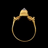 Renaissance Gold Ring with Diamond Crystal
