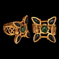 Graeco-Roman Gold Ring with Garnets and Emeralds