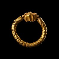 Roman Gold Spiral-Twisted Wire Bracelet with Central Bezel
