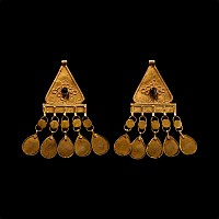Roman Style Gold Earring Pair with Garnets