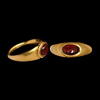 Western Asiatic Gold Ring with Calligraphic Gemstone