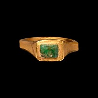 Roman Gold Ring with Emerald Gemstone