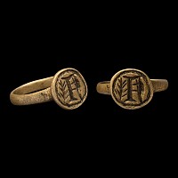 Large Stuart Period Bronze Signet Glove Ring with I for James between Branches