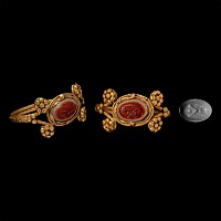 Roman Gold Ring with 'Eye' Gemstone with Engraved Bee