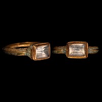 Stuart Period Enamelled Gold Ring with Table-Cut Rock Crystal