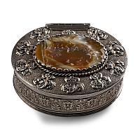 Post Medieval Silver Snuff Box Set with Agate Intaglio of Saint Jerome