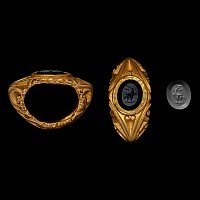 Massive Roman Gold Ring with Nicolo Intaglio of an Imperial Eagle