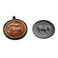 Eastern Post-Classical Agate Gemstone of a Dionysiac Bull with Vine Leaf in Ancient Silver Pendant