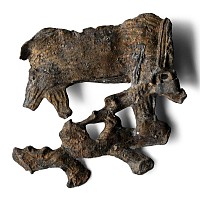 Medieval Pewter Earls of Warwick Livery Badge with Bear and Staff