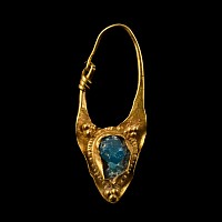 Roman Gold Earring with Glass Cabochon