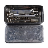 American Air Force WWII Aircraft Medical Syringe in Original Case