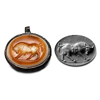 Eastern Post-Classical Agate Gemstone of a Dionysiac Bull with Vine Leaf in Ancient Silver Pendant
