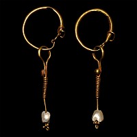 Roman Gold Earring Pair with Pearls