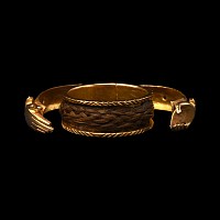 Georgian Gold Mourning Ring with Opening Clasped Hands