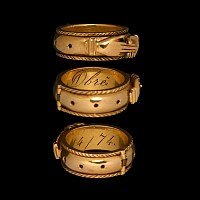 Georgian Gold Mourning Ring with Opening Clasped Hands