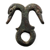 Roman Bronze Double Swan-Head Pendant Hanger