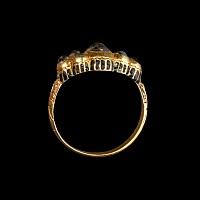Renaissance Enamelled Gold Ring with Facetted Gems