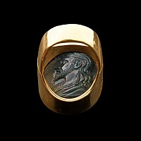 Late Renaissance Double-Sided Heliotrope Cameo of Christ and the Virgin in Gold Ring