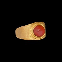 Roman Gold Ring with Carnelian Cabochon