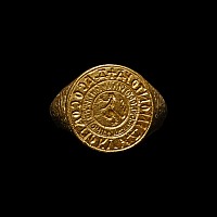 Large Veneto-Byzantine Gold Signet Ring with 'I Save from Danger' Inscription