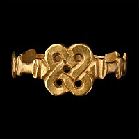 Byzantine Gold Ring with Openwork Knot Design with Stylised Birds and Clasped Hands