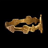 Byzantine Gold Ring with Openwork Knot Design with Stylised Birds and Clasped Hands