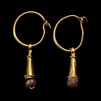 Roman Gold Earring Pair with Drops