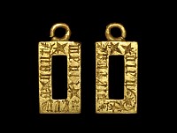 Medieval Gold 'DIEU PLERRA QANT MEUIZ SERRA' Love Posy Pendant